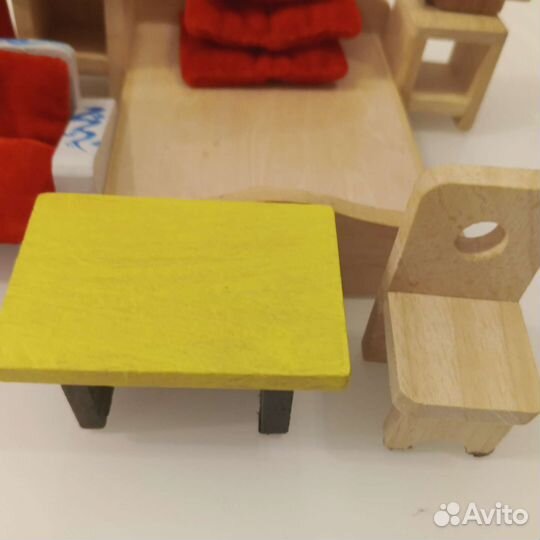 Деревянная мебель для кукол