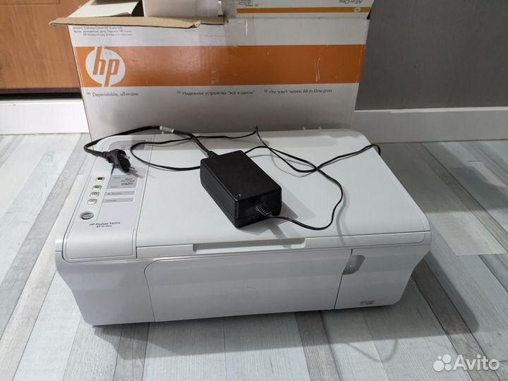 Цветной принтер HP Deskjet F4213