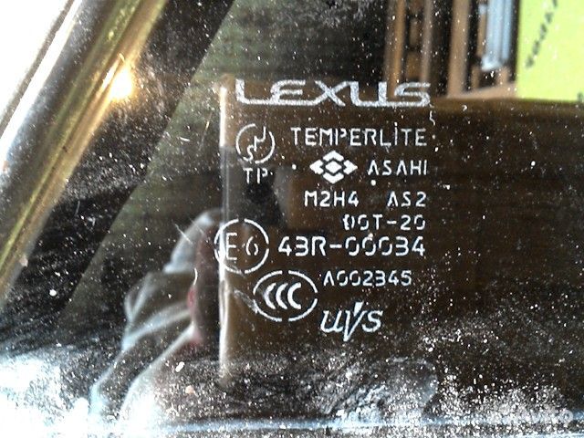 Стекло двери задней правой (форточка) Lexus Rx350