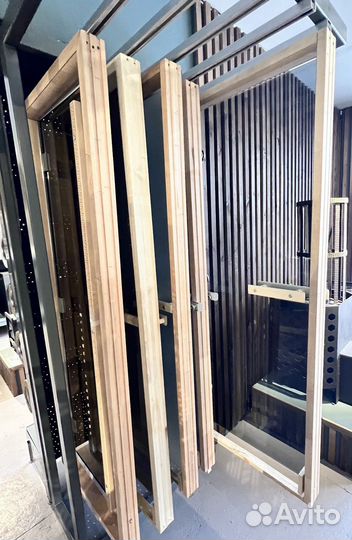 Дверь стеклянная в баню и сауну