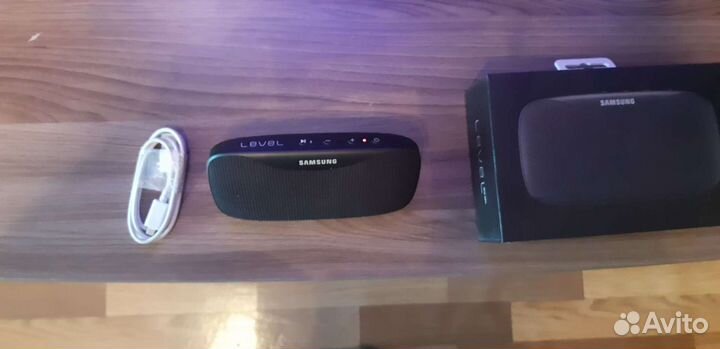 Продаю колонку Samsung level box slim