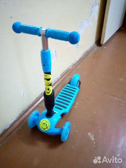 Самокат детский трехколесный с сиденьем