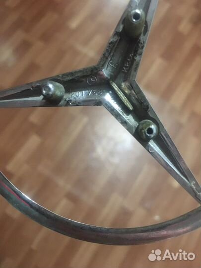 Значек на багажник w201