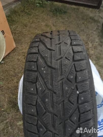 Superia RS200 215/60 R17