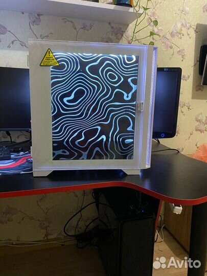 Корпус со встроенным дисплеем