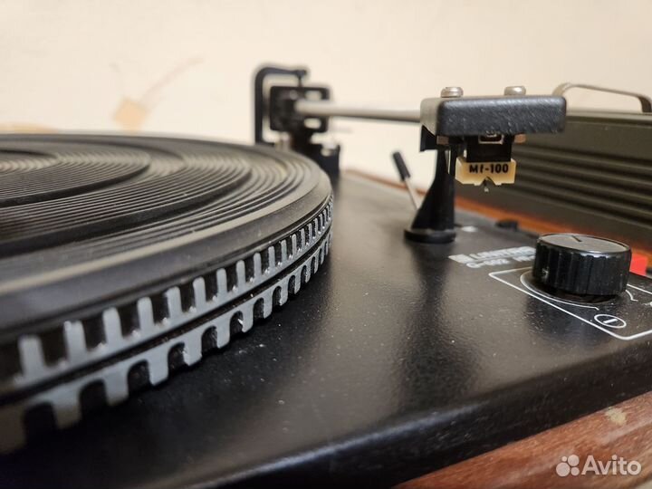 Проигрыватель винила Вега 206