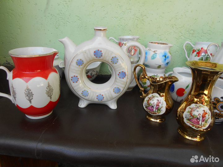 Чайный сервиз в горох, блюдца, кувшин