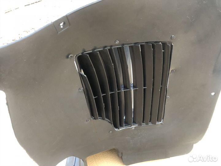 Подкрылок передний правый на порше панамера турбо