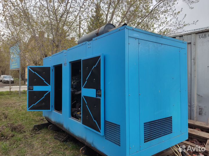 Дизельный генератор 200 кВт в кожухе