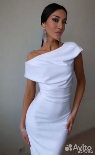Белое платье