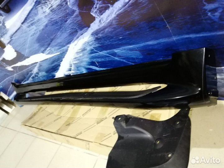 Накладка подножки правая Toyota Land Cruiser 200