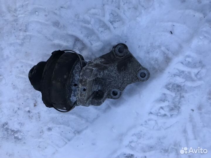 Volvo XC90 2.5t 2.9t подушка двигателя