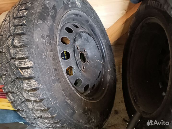 R16 Pirelli Ice Zero 205/70, PCD 5x105 DIA 56.6
