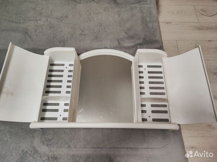 Полочка для ванной с зеркалом