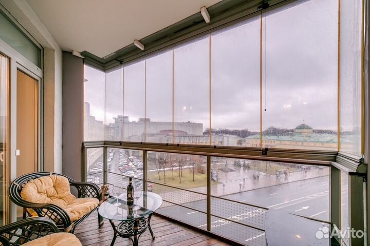 Система безрамного остекления для веранды