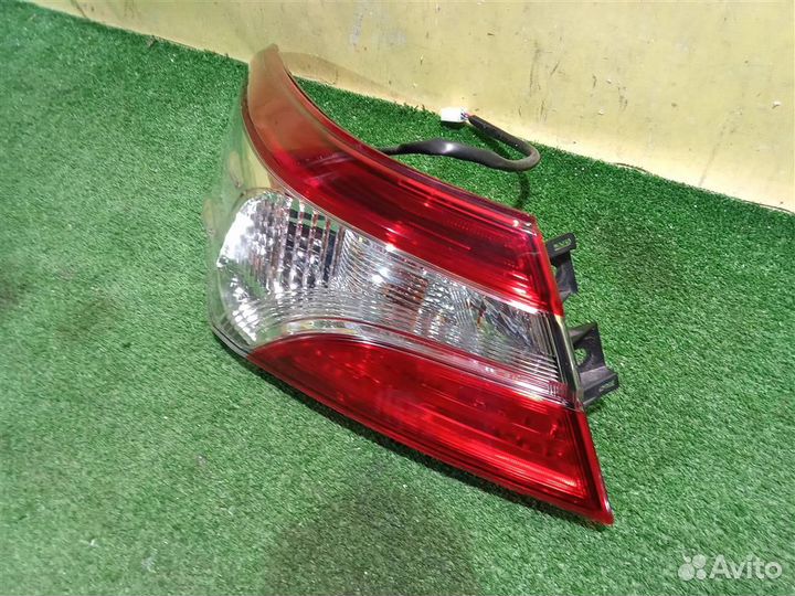Фонарь задний наружный левый Toyota Camry V70 2020
