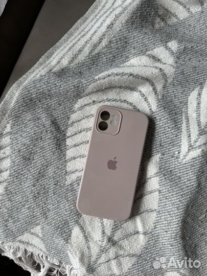 Чехол защитный для iPhone 12