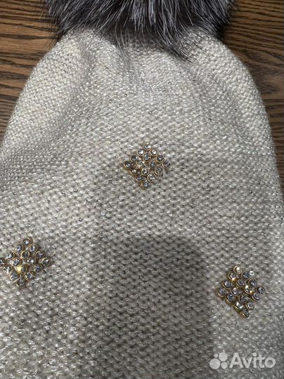 Новая шапка с помпоном из чернобурки