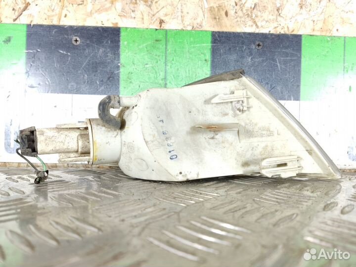 Поворотник левый Mitsubishi Carisma 2000 2003