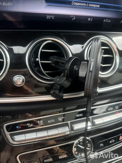 Держатель для телефона в машину с зарядкой