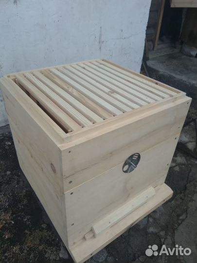 Новые ульи для пчел