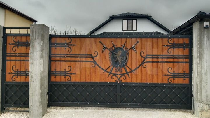 Коттедж 200 м² на участке 4 сот.