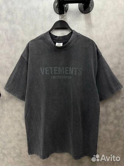 Стильная футболка Vetements