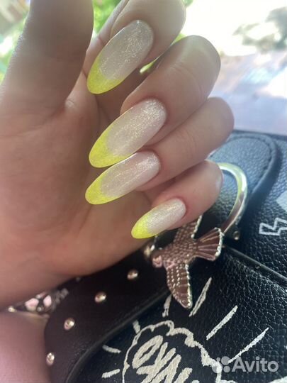 Модель на маникюр