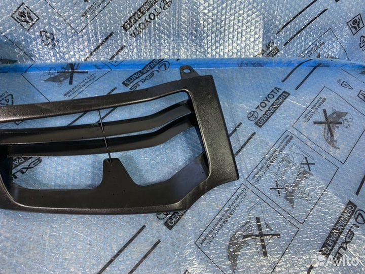 Накладка бампера передняя правая Lexus Rx350 2008