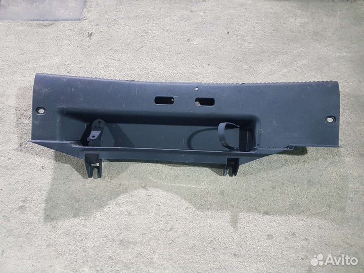 Накладка замка багажника skoda fabia 2