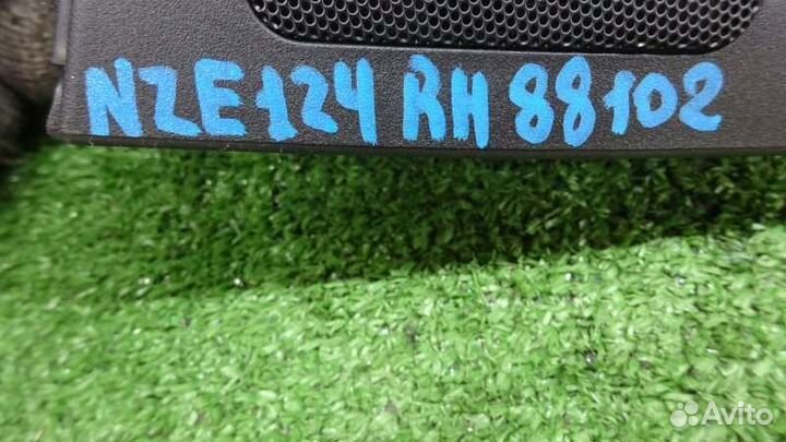 Уголок двери правый Toyota Corolla Fielder NZE124