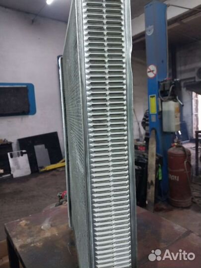 Радиатор на Toyota Land Cruiser 200