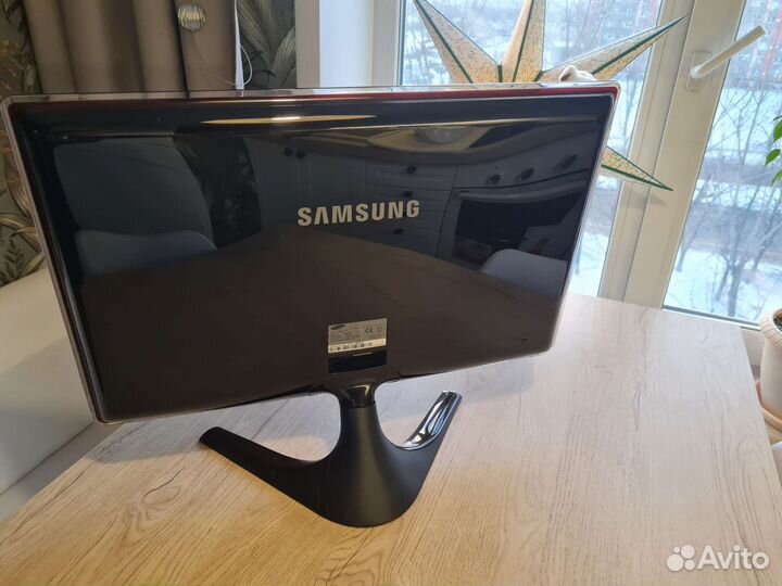 Монитор Samsung