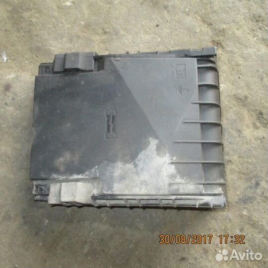 Крышка блока предохранителей Volkswagen Passat B6