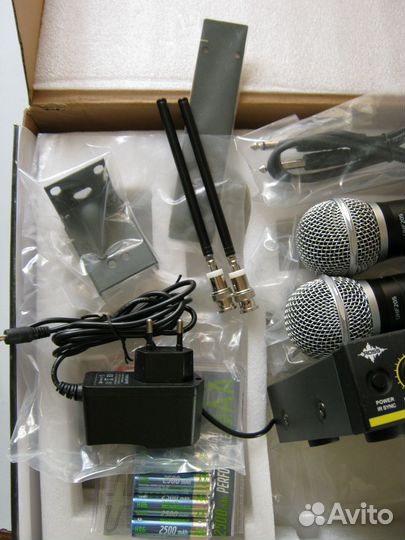 Радиосистема Ross UHF205 2 микрофона докстанция