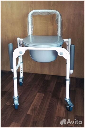 Мобильное санитарное кресло-туалет на колесах