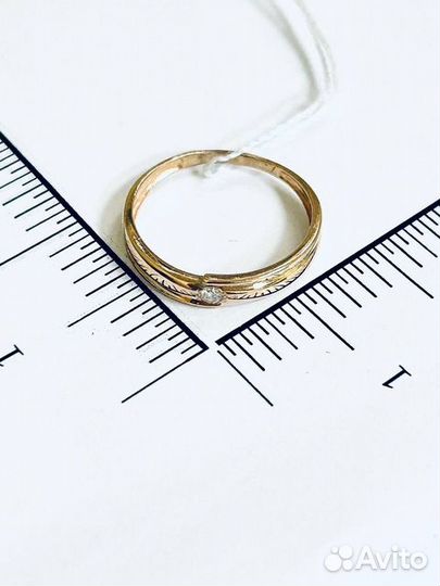 Кольцо с синтетическим камнем Золото