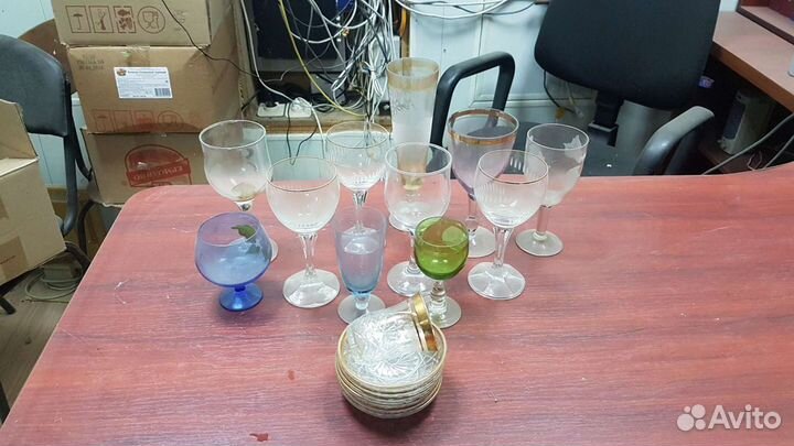 Тарелки, фужеры, стаканы, пивные бакалы и кружки