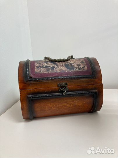 Деревянный сундучок