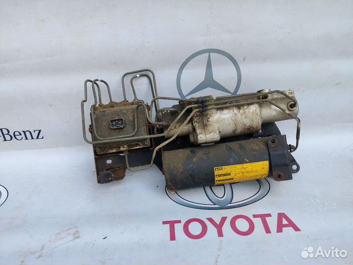 Lexus LX570 Блок цилиндров гидроподвески