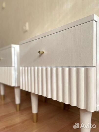 Тумбочка прикроватная