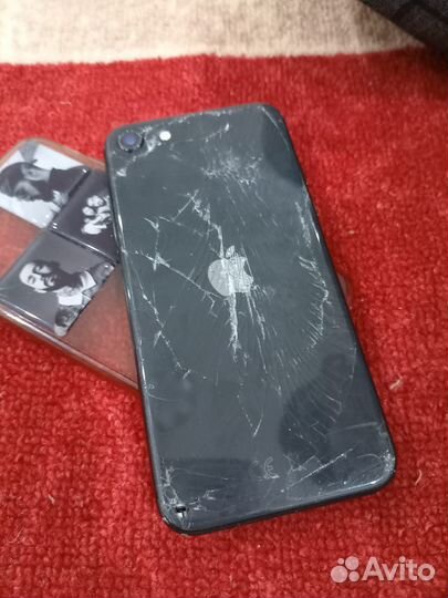 Телефон iPhone SE2020