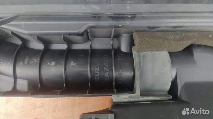 Корпус воздушного фильтра Suzuki Swift K12B