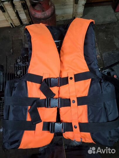 Спасательный жилет бу
