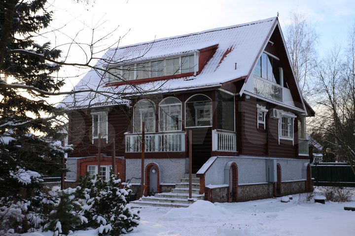 Дом 232,9 м² на участке 12 сот.