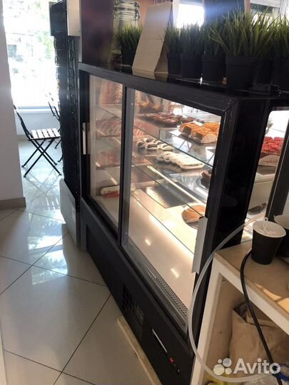 Кондитерская витрина Техно