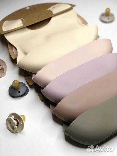 Силиконовый нагрудник- передник mushie