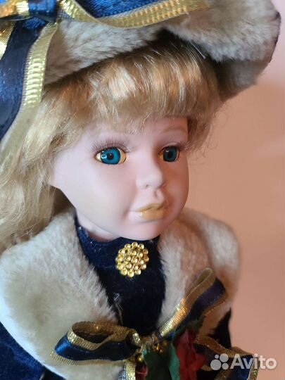 Кукла фарфоровая коллекционная