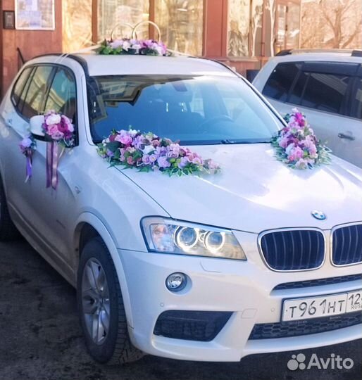 Свадебное украшение на автомобиль