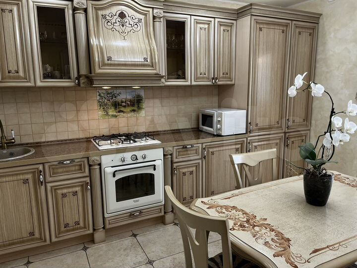 2-к. квартира, 74 м², 4/10 эт.